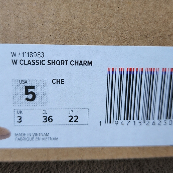 UGG - Picture 2 of 9